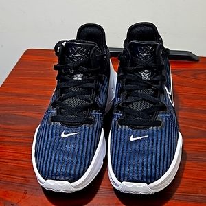 LeBron Sneakers